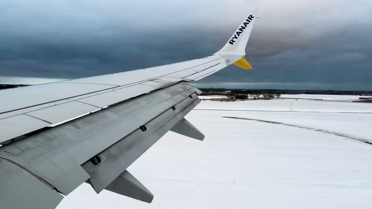 Ryanair Boeing 737-8200 (EI-IGW) landing in Copenhagen International Airport [MAN-CPH]