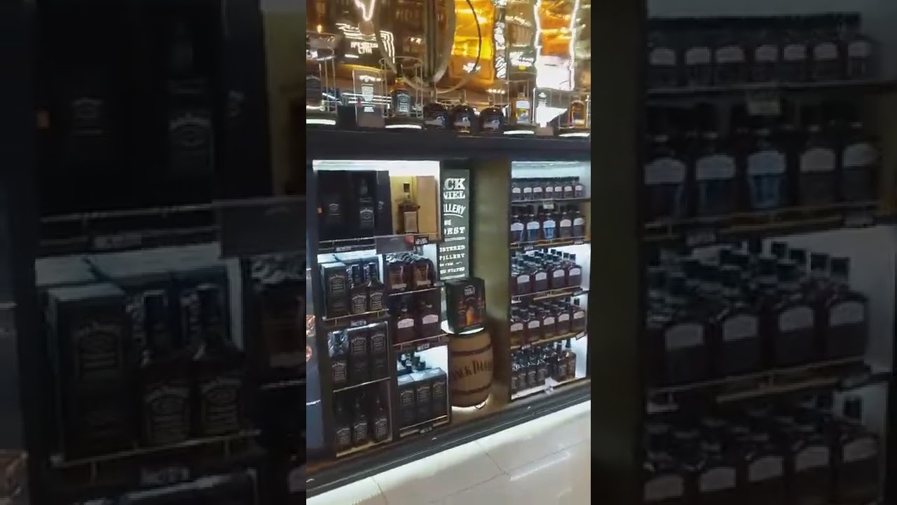 Jack daniel Tennessee bourbon whiskey.