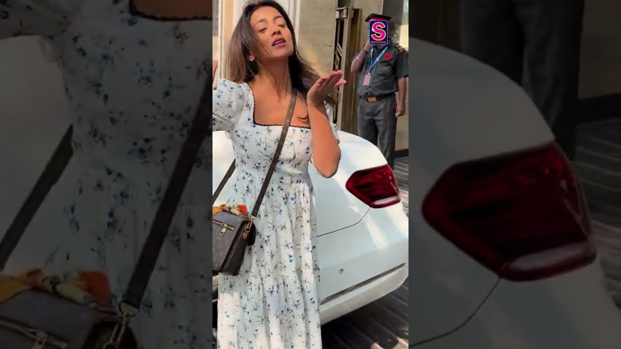 Шрия Саран осыпает поклонников любовью, посылает воздушные поцелуи и покоряет сердца.