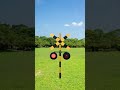 【踏切アニメ】道を歩くふみきりカンカン 😂😂😂　Walking along the road to a railroad crossing 😂😂😂