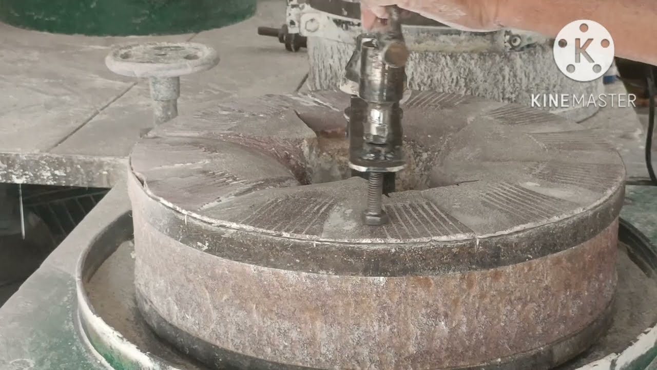 Sayyed pithachi Girni #solapur# Rukmoddin Sayyed # निचे का पथर बटाने ने के बाद गसने का तरीका.