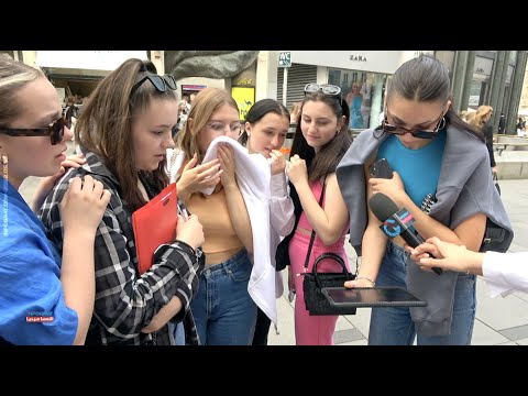 بعد مجزرة التضامن في سوريا ضد المدنيين التي نفذها نظام الأسد قامت  بعرض المقطع على الناس في فيينا