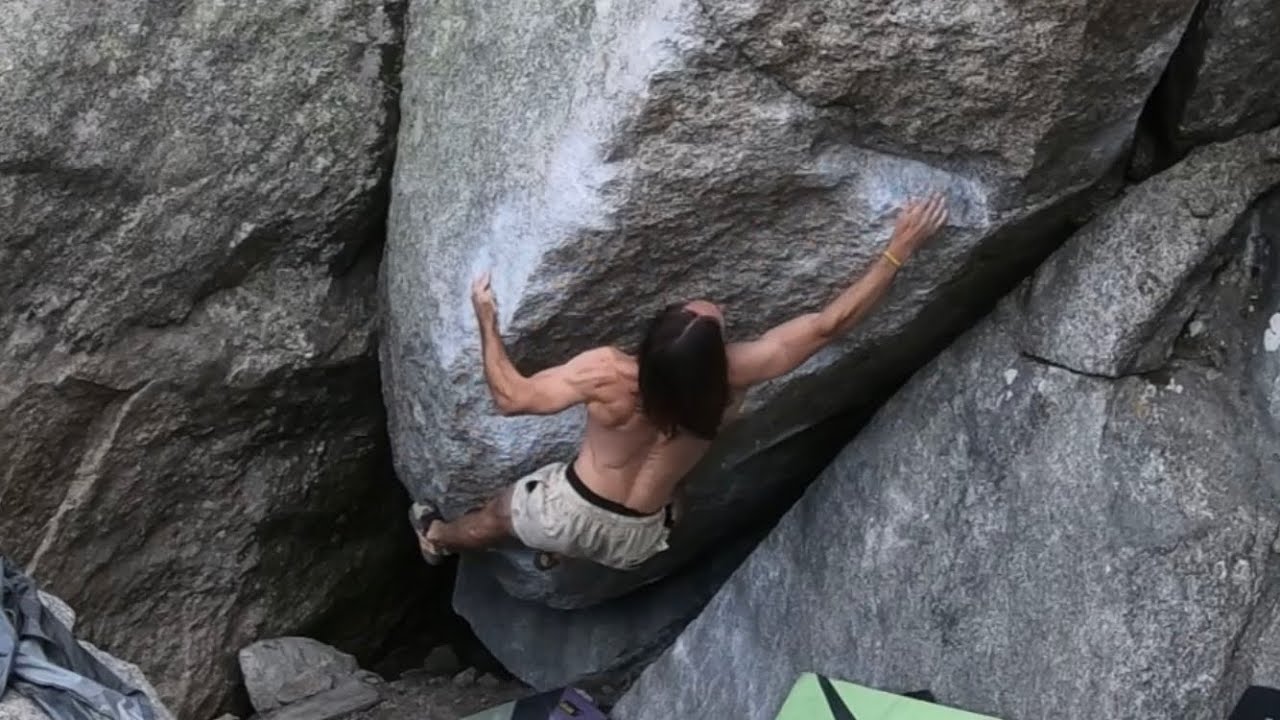 Lincoln Lake Bouldering: Tomahawk, V10