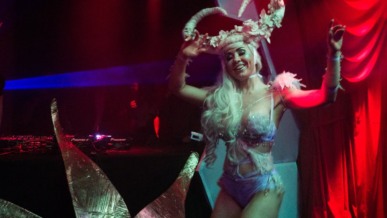 HARLEY QUEEEN GO-GO BURLESQUE at Boris Berjcha show | Coalcandy vlog #8