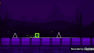 Gameplay по Geometry Dash