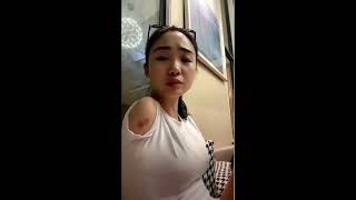 Armless Amputee Woman Shows Her Nub