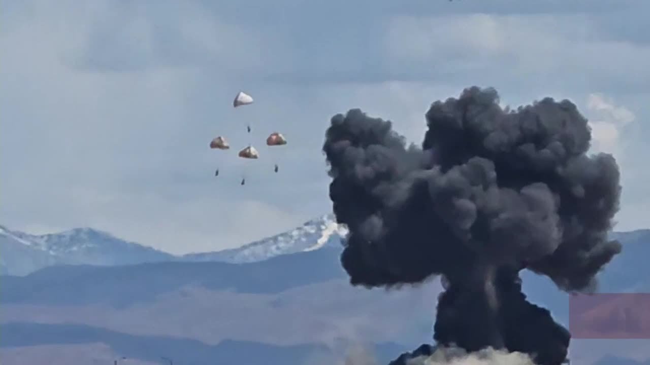 Aviones de la Armada de EE.UU. chocan y se estrellan