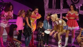 Just A Girl Kids Onstage Gwen Stefanizappos Theater Las Vegas 103019