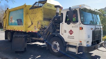 Winter: AutoCar ACX Heil DuraPack Python On Post Christmas Trash