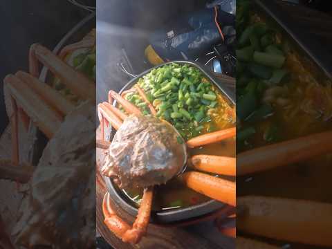 Giant crab & spicy ramen! 【Truck  Cooking】【asmr】#shorts