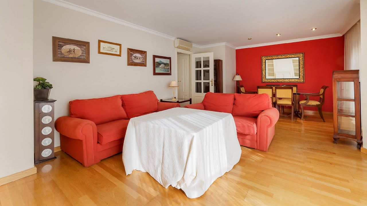 SOLD 3 bed apartment with lift, storage and garage in the centre of