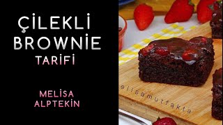 Çilekli Brownie🍓 Dışı kıtır içi yumuşacık brownie’yi çilekle ve çikolata sosuyla buluşturuyoruz🤤