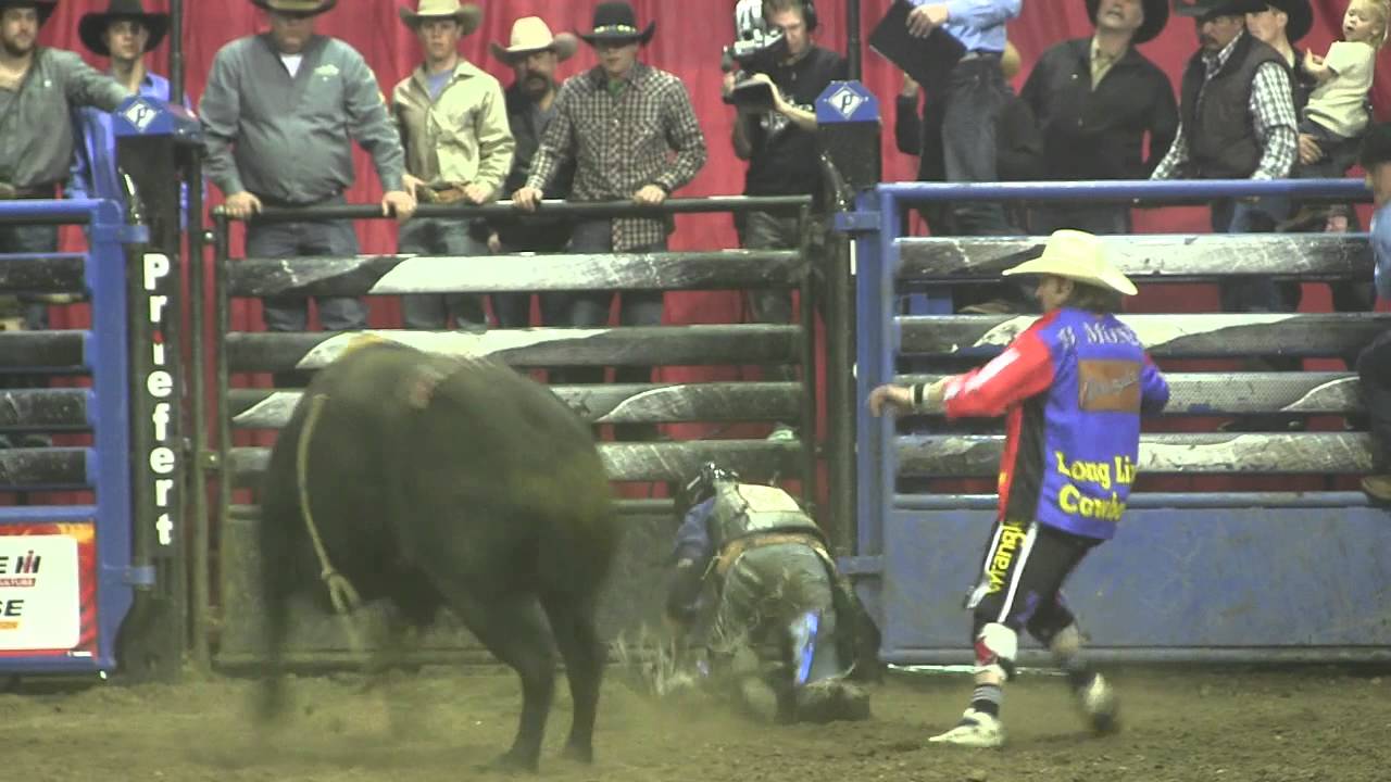 Dakota Louis vs. Two Bit's 861 Bucking Fantastic. Lethbridge, AB PBR Canada '13