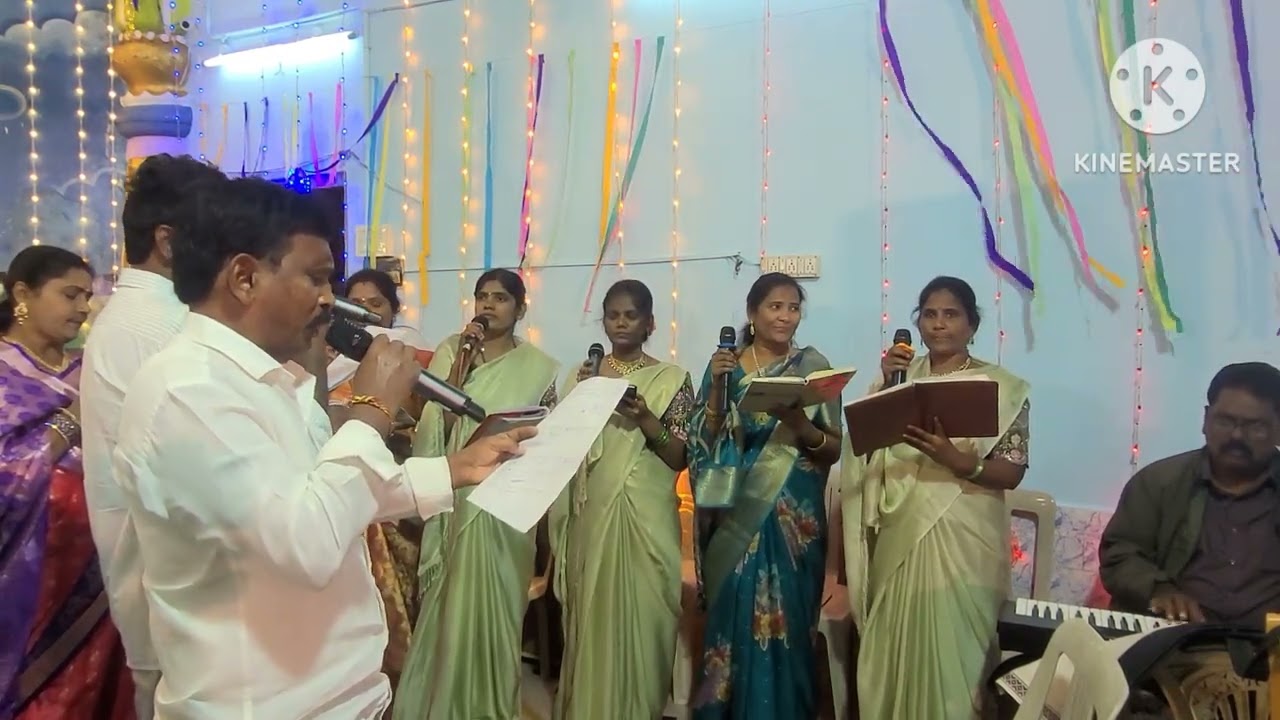 దేవుని కృపలను కొని  యాడేదము దివ్య పూజ బలిలో.....