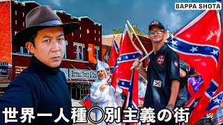 Японец посетил самый расистский город Америки