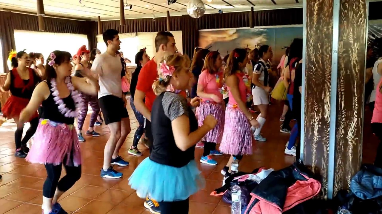 19-02-17 Zumba Carnaval Parc Nou - Calentamiento camera iphone 8 plus apk