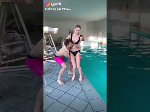 Парень кидает девушку в воду