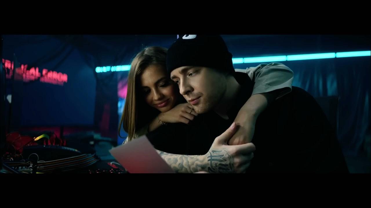 Эта девочка не моя. Крид девочка с картинки текст. Dabro девушка из клипа. Эта девочка не моя. Крид девочка с картинки текст.