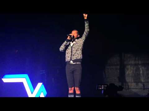 peace-or-violence---stromae-concert-msg-2015