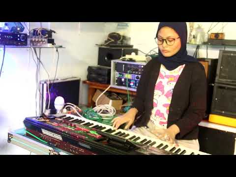 salahkah kita piano by jovita