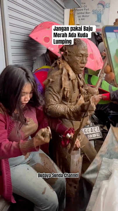 Jangan Pakai Baju Merah Nanti Kena Kuda Lumping Cewek Cantik Kena!! Seni Benjang Tirta Abadi