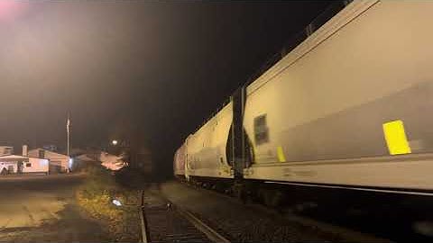 CSX 5269 ES40DC leads CSX M404 through Piscataway w/ a hornshow & my buddy on board 