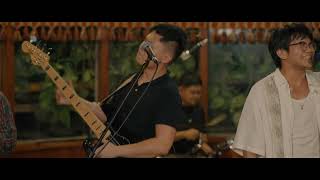 Raining in Manila (Live at The Cozy Cove) - Lola Amour