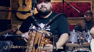 Video thumbnail of "Tiene Espinas el Rosal (RELAMPAGO LIVE)"