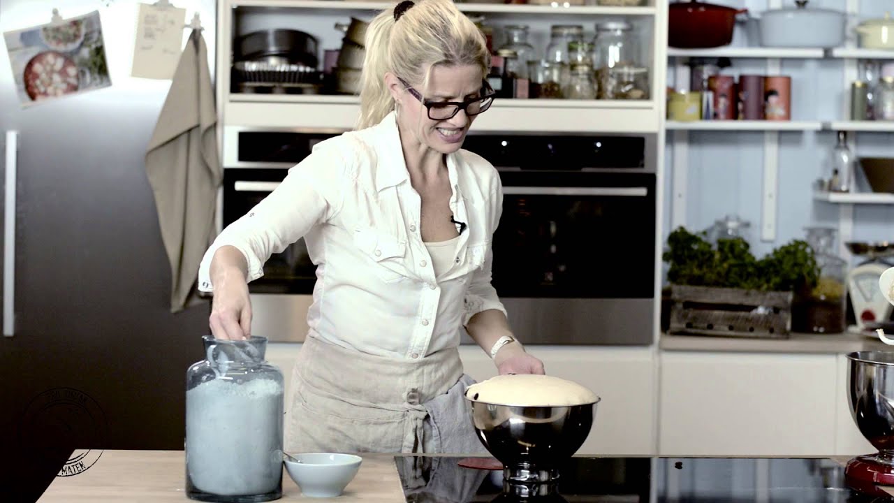 Bak de beste hvetebollene - Fru Timians matkanal