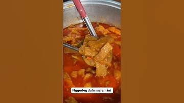 Thumbnail of Siapa pecinta krecek gudeg?? #food #foodie #shortvideo #kuliner #makan #krecek #gudegjogja #shorts