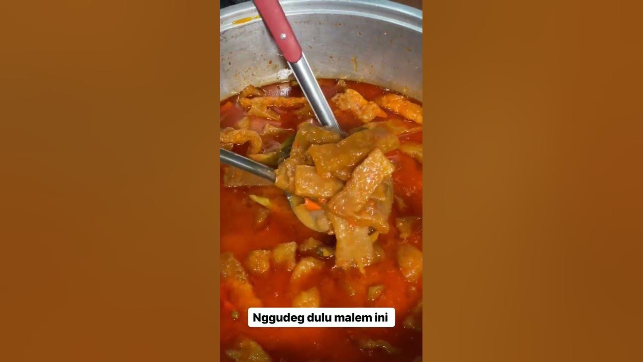 Siapa pecinta krecek gudeg?? #food #foodie #shortvideo #kuliner #makan #krecek #gudegjogja #shorts