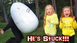 Is Game Master Caught In The World’s Biggest Egg?! Giant Hatchimals Egg!!! screenshot 3