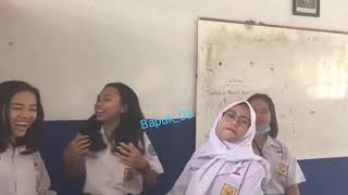 Histori wa cewe cantik joget lucu/entah apa yang merasukimu