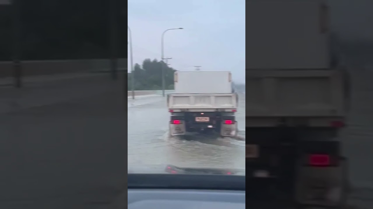 Water cascades over concrete barrier in Tauranga | RNZ