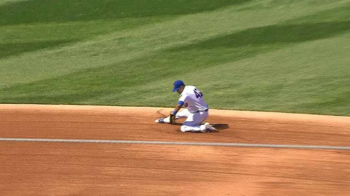 COL@CHC: Russell makes sliding stop, starts DP