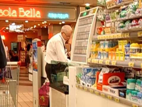 Langsamer Kassierer im Carrefour in Liége (Slow cashier / Caissier lent)