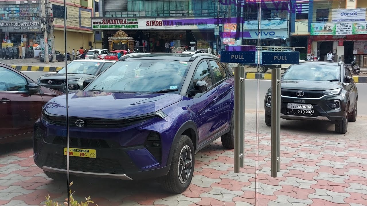 Tata Nexon Facelift top model Infotainment and 360 camera Old is
