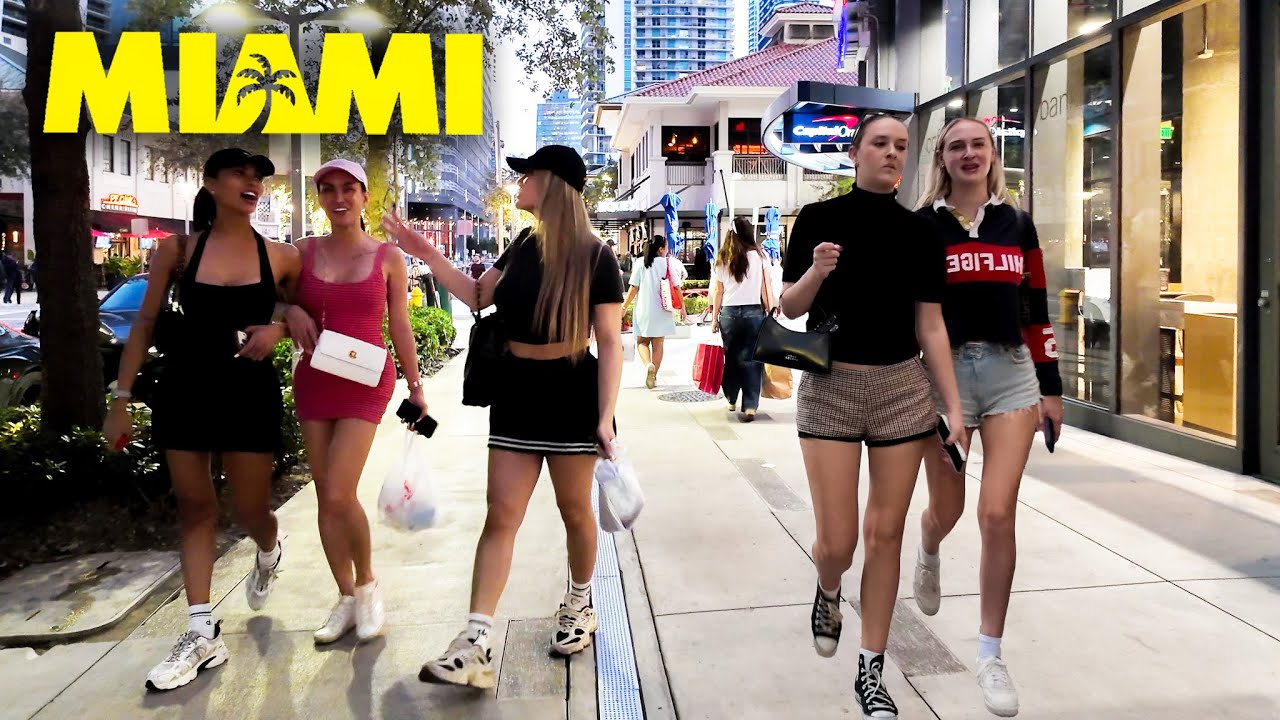 Miami’s Most Beautiful District 🌴 | Brickell Walk