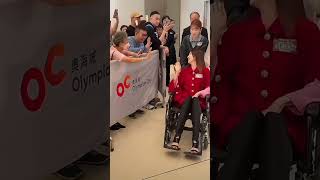 香港资深演员谢雪心脚不方便仍坐轮椅出席TVB宣传活动 香港老一辈演员真的很敬业,见到粉丝也是热情的打招呼 #谢雪心 #明星 #娱乐圈 #明星八卦