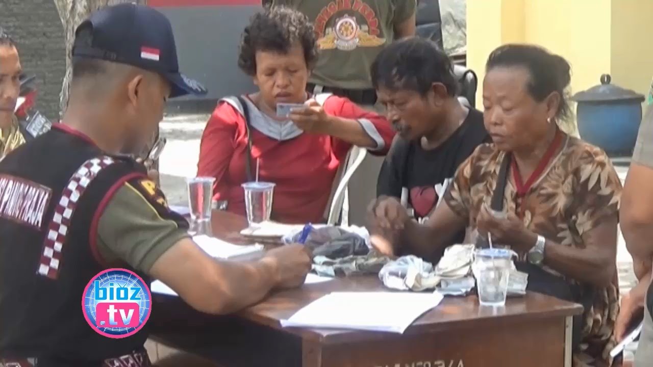 "Disnakertrans" Trenggalek Perlakukan Pengemis & Pengamen Seperti Ini - bioz.tv