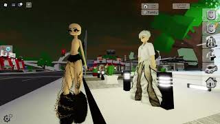 What are these tall avatars in Brookhaven