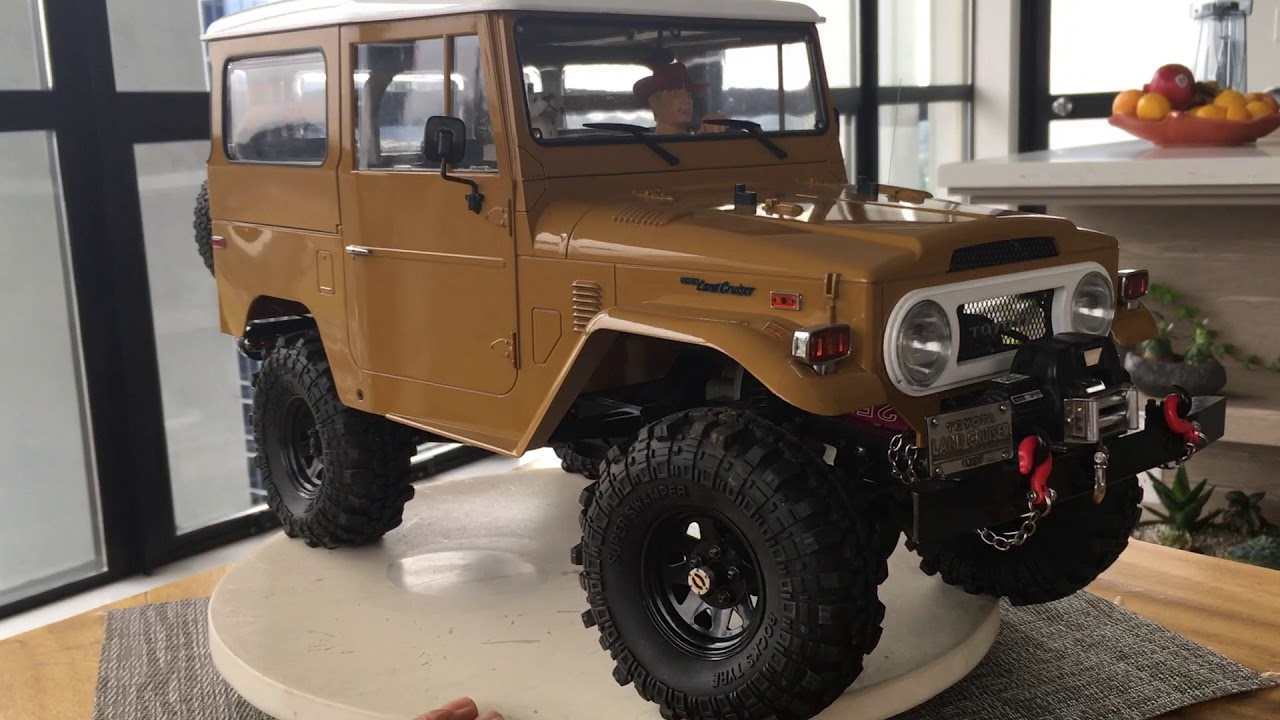 Hobbywing Xerun AXE Brushless 2300Kv installed on the RC4wd