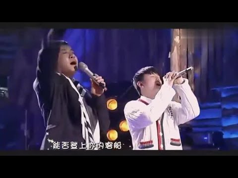 20年毛宁再唱这首《涛声依旧》，美美的杨钰莹听得陶醉