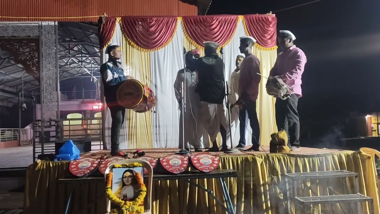 कागल मैदान स्टेज गीत करताना गुरू शाहिर म्हाळु अष्टेकर शिष्य शाहिर सचिन राणगे