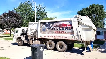 Midwestern Sanitation: Mack LEU/ Heil DuraPack Python