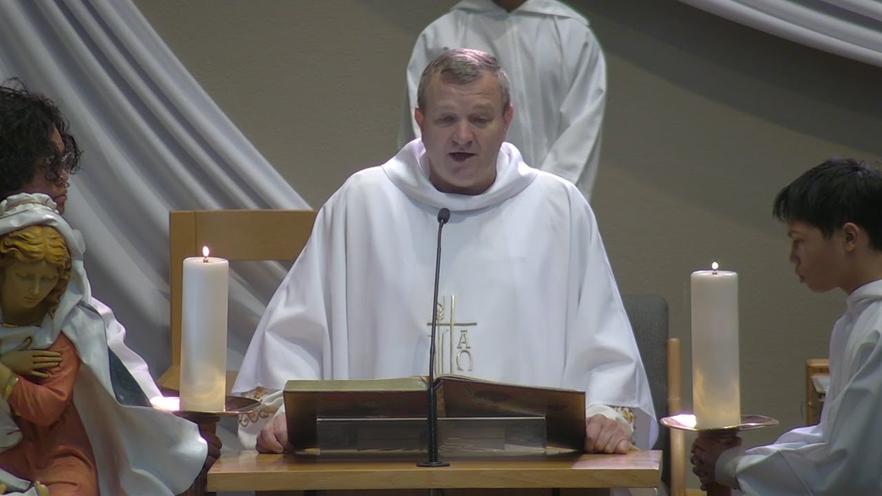 Месса 11 января 2026 года в католической церкви Святого Антония, Сакраменто, Калифорния.