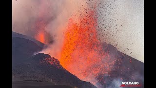 La Palma volcano eruption 30 Sep 2021 - lava fountains and lava flows from close