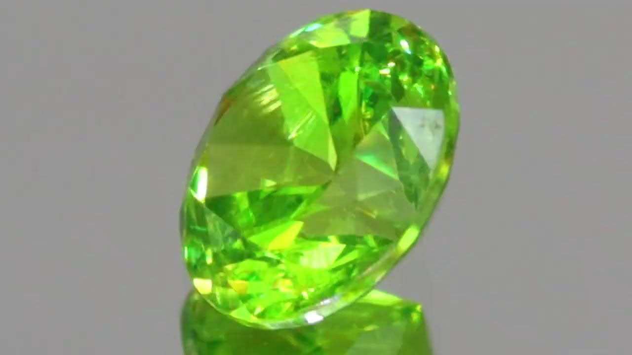 天然デマントイドガーネット 0.39ct 【ホーステールインクルージョン