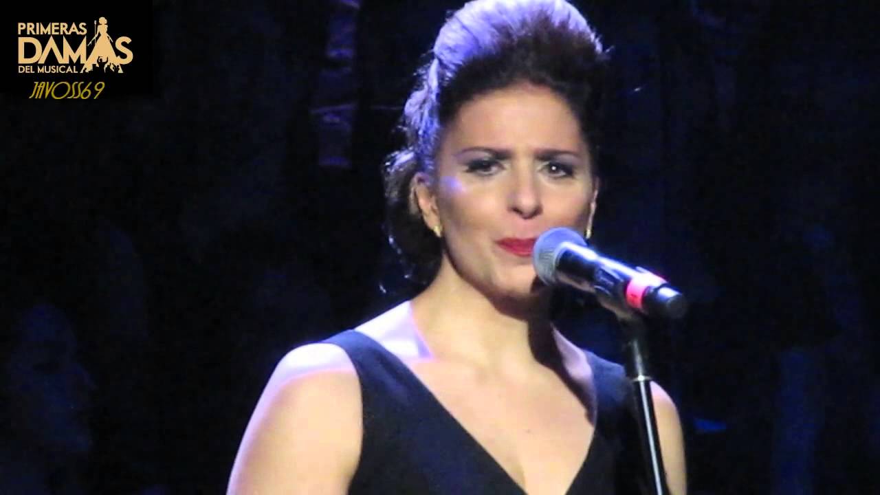 Traigan al clown - Karina K - YouTube