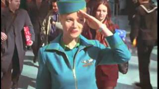 Christina Applegate and Gwyneth Paltrow in 'View...Top